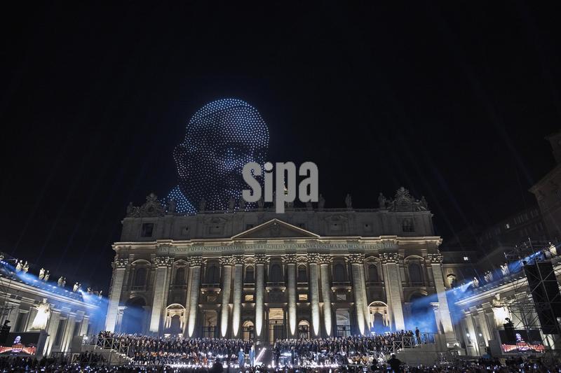 **NO LIBRI** Italy, Rome, Vatican, 2025/9/13 Padre Francesco Occhetta during "Grace for the World" free concert and light show in Saint Peter's Square at the Vatican  Photograph by ALESSIA GIULIANI  / Catholic Press Photo (Photo by ALESSIA GIULIANI / ipa-agency.net/IPA/Sipa USA)