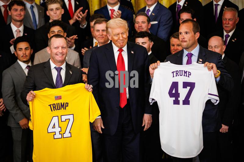 U.S. President Donald Trump is presented with custom jerseys by LSU head coach Jay Johnson (left) and LSU Shreveport head coach Brad Neffendorf (right) during an event welcoming the 2025 LSU Tigers and LSU Shreveport Pilots baseball teams to the East Room for he White House on October 20, 2025 in Washington, D.C. The LSU Tigers won the 2025 College World Series and the LSU Shreveport Pilots went undefeated, winning the 2025 National Championships. (Photo by Samuel Corum/Sipa USA)
