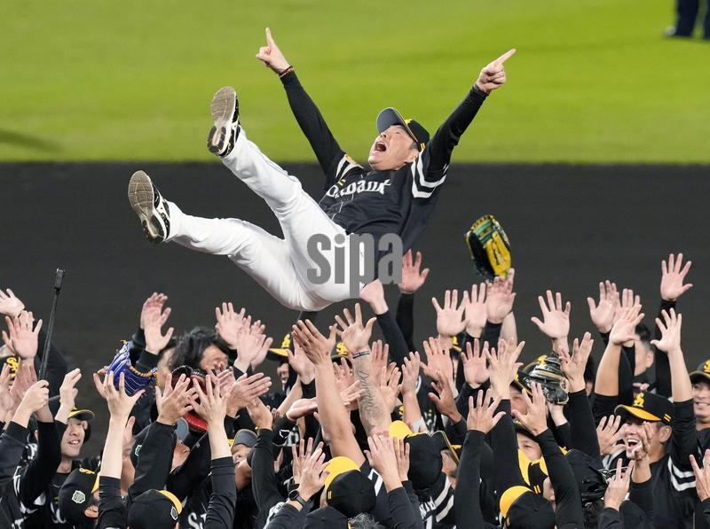SoftBank Hawks manager Hiroki Kokubo is tossed up in the air after the Pacific League baseball team won the 2025 Japan Series title with a victory in Game 5 of the best-of-seven series against the Central League's Hanshin Tigers at Koshien Stadium in Nishinomiya, western Japan, on Oct. 30, 2025. (Photo by Kyodo News/Sipa USA)
