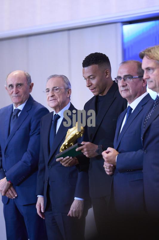 2025-10-31. Kylian Mbappe receives the 2024-2025 Golden Boot.