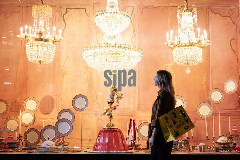 11/6/2025 - EDITORIAL USE ONLY Windows at Selfridges London reimagine beloved Disney Classic stories, bringing characters to life within hand-painted sets, many set to music, as part of 'A Most Magical Christmas', a festive collaboration between Selfridges and Disney. Picture date: Thursday November 6, 2025. (Photo by Matt Alexander Media Assignments/PA Images/Alamy Images/Sipa USA) *** US Rights Only ***