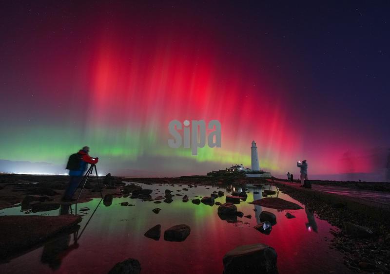 11/12/2025 - The aurora borealis, also known as the northern lights, glow in the sky over St Mary's Lighthouse in Whitley Bay on the North East coast, reaching a G4 level geomagnetic storm, putting on an amazing display in the early hours. Picture date: Wednesday November 12, 2025. (Photo by Owen Humphreys/PA Images/Alamy Images/Sipa USA) *** US Rights Only ***