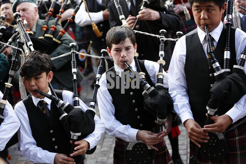 Bagpipers record attempt in Melbourne, Australia - 12 Nov 2025