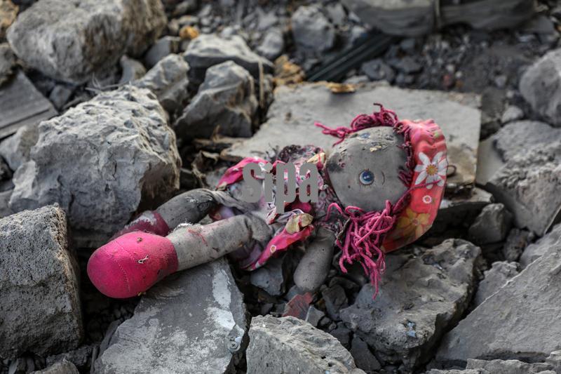 (251120) -- GAZA, Nov. 20, 2025 (Xinhua) -- Photo taken on Nov. 20, 2025 shows a toy in a destroyed house after Israeli airstrikes in Al-Zeitoun neighborhood east of Gaza City. (Photo by Rizek Abdeljawad/Xinhua) (Photo by Xinhua/Sipa USA)