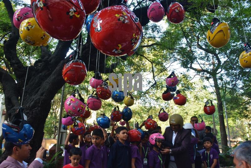THANE, INDIA - NOVEMBER 20: Helmet Man of India Raghavendra Kumar and his team organized helmet distribution to school students to create to create awareness about road safety and helmets among people from a young age at Thane collector office premises on November 20, 2025 in Thane, India. The initiative urged the assembled 100 students not only to wear helmets while cycling or riding pillion but also to encourage their parents and elders to use helmets while riding two-wheelers.(Photo by Praful Gangurde/Hindustan Times/Sipa USA) 