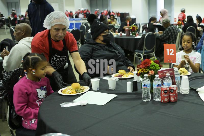 DC: 3,500 DC residents hold a 26th Annual Safeway Feast and Sharing celebration