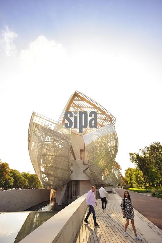 FRANCE, PARIS (75) 16TH DISTRICT, FONDATION LOUIS VUITTON, BY THE ARCHITECT FRANK GERHY IN 2014, LOCATED IN BOIS DE BOULGNE AND JARDIN D'ACCLIMATATION, MUSEUM OF CONTEMPORAY ART AND MODERN ART