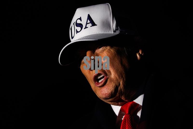 DC: President Trump Returns to White House after Army-Navy Football Game