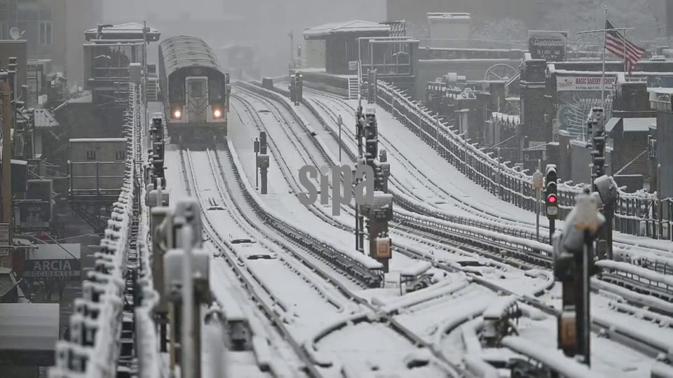 NY: First Snowfall Of The Season In New York City