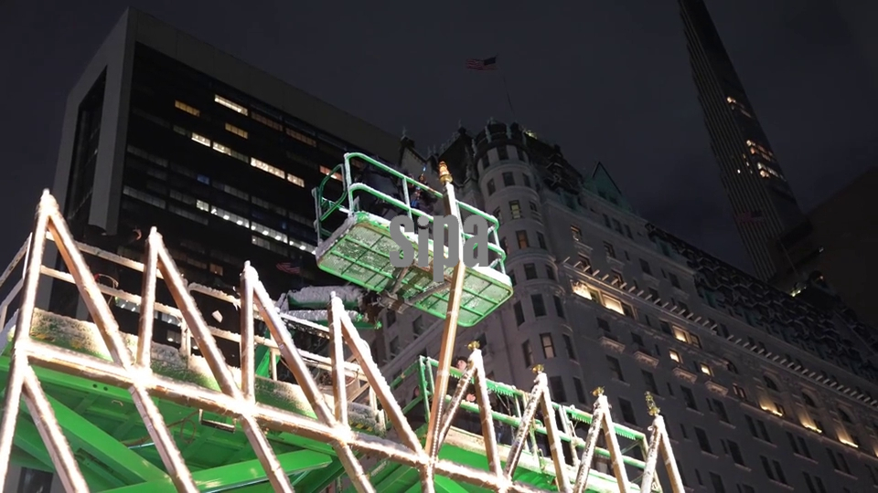 The World's Largest Menorah Lighting on the First Night of Hanukkah