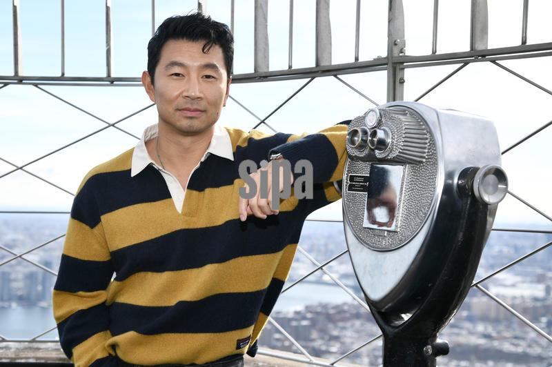 NY: 'The Copenhagen Test' Cast Visit Empire State Building