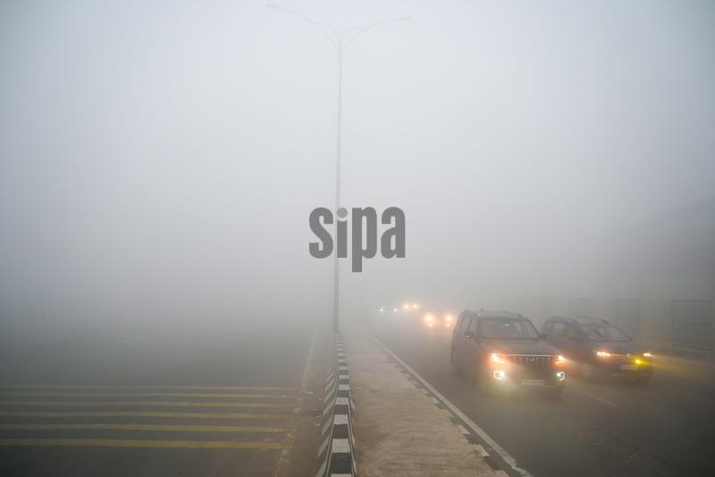 India: Delhi NCR Engulfed Thick Blanket Of Fog