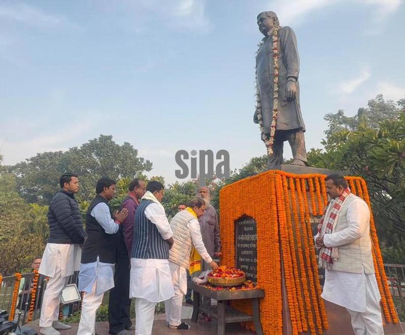 India: Newly Appointed BJP National President Nitin Nabin Pays Tribute To Statue Of His Father Navin Kishore Prasad Sinha