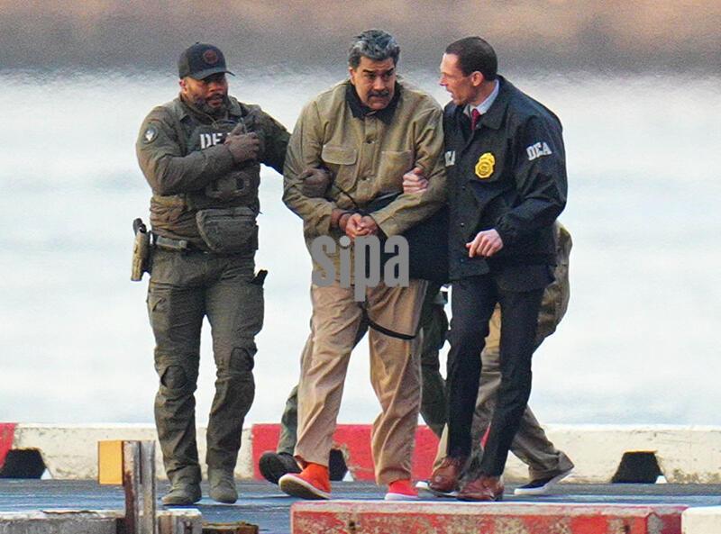 1/5/26 Nicolas Maduro and his wife, Cilia Flores, are seen in handcuffs after landing at a Manhattan helipad, escorted by heavily armed Federal agents as they make their way into an armored car en route to a Federal courthouse in Manhattan on January 5, 2026 in New York City.  (Photo by XNY/starmaxinc.com/Newscom/Sipa USA)