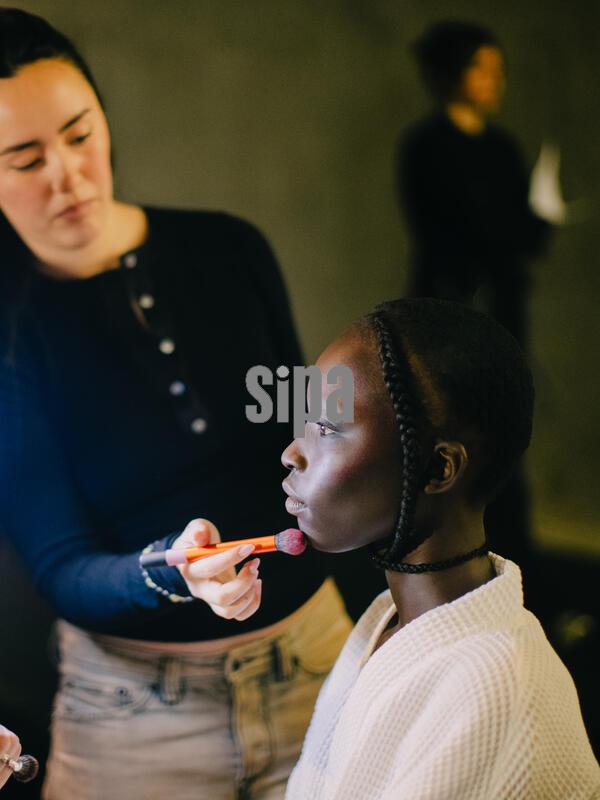 Paris Haute Couture SS 2026
Viktor & Rolf fashion show
Backstage
Grand Palais Immersif- Paris, France