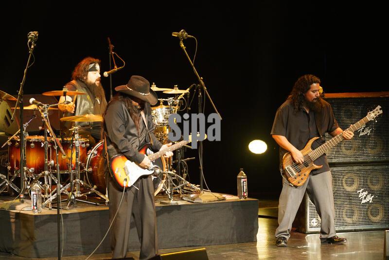 FL: Los Lonely Boys in concert