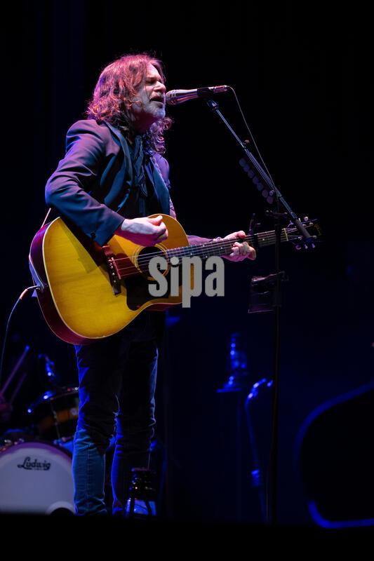 Quique González Performs INVERFEST