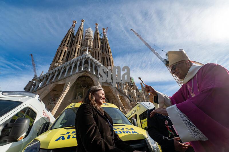 Installation of the upper arm of the cross of the tower of Jesus Christ, on 20 February 2026, in Barcelona, Catalonia (Spain). This Friday the upper arm of the cross of the tower of Jesus Christ, the last piece that will complete this central tower of the Sagrada Família, will be installed, a milestone that the church will broadcast live on its social networks to share it with the citizens of Barcelona and the international public. The cross will reach a total height of 17 metres and a width of 13.5 metres, and its inauguration is scheduled for 10 June. Photo by Lorena Sopêna / Europa Press / Abaca/Sipa USA