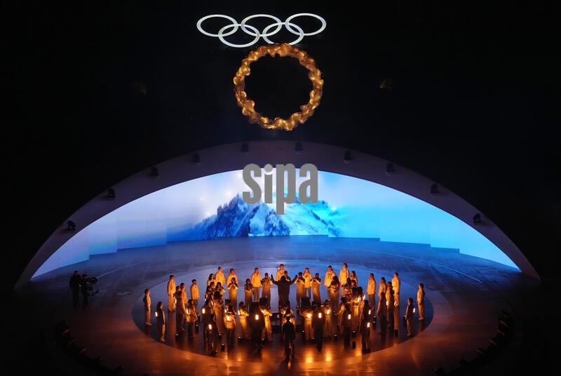 (260222) -- VERONA, Feb. 22, 2026 (Xinhua) -- Actors perform during the closing ceremony of the Milan-Cortina 2026 Olympic Winter Games at Verona Olympic Arena in Verona, Italy, Feb. 22, 2026. (Xinhua/Xue Yuge) (Photo by Xinhua/Sipa USA)