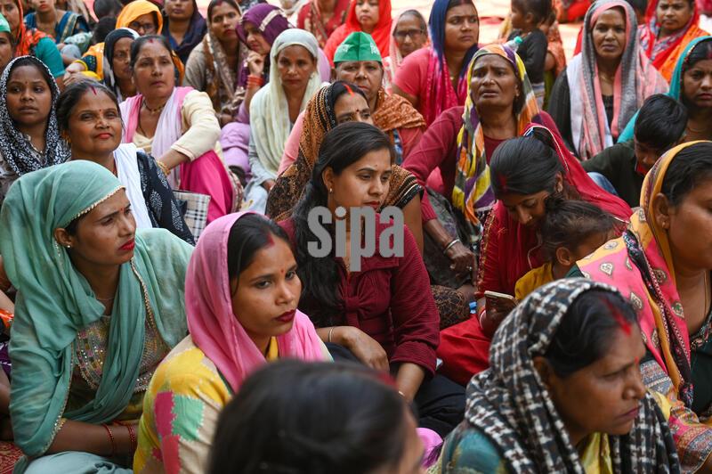 India: Hindon Floodplains Residents Protest In Noida Demanding Permanent Power Connections