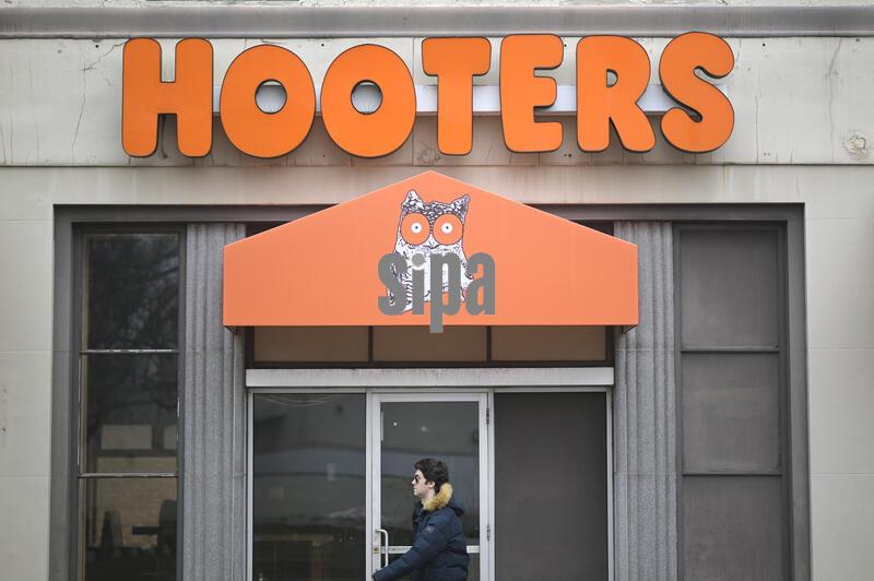 NY: Last New York City 'Hooters' Closes