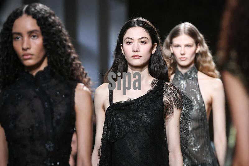 PFW -  Shiatzy Chen Runway in Paris FA