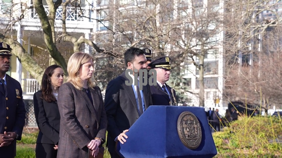 Mayor Mamdani holds press conference at Gracie Mansion with NYPD Commissioner Jessica Tisch