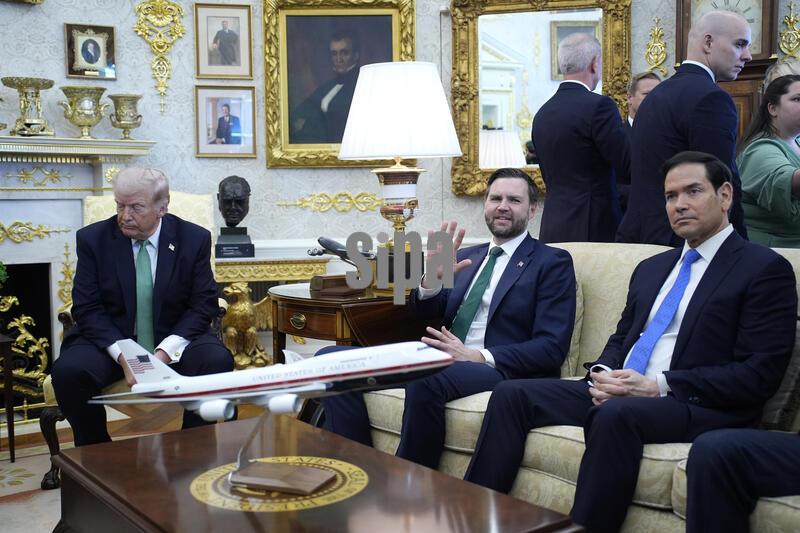 DC: US President Trump in Oval Office