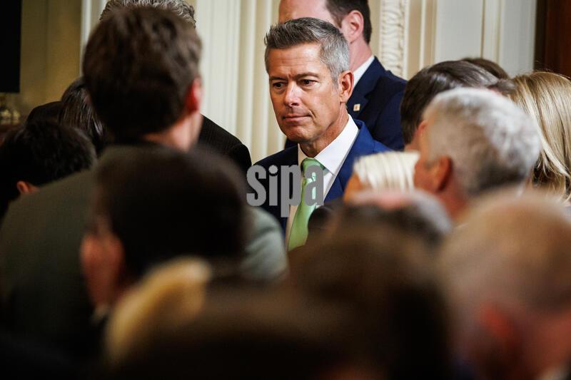 DC: Irish Taoiseach Martin Presents U.S. President Trump With Shamrock Bowl