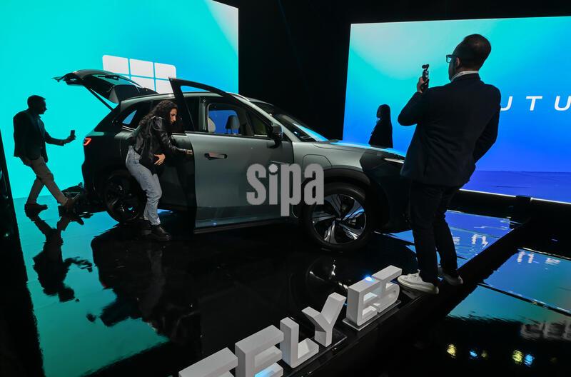 (260326) -- MADRID, March 26, 2026 (Xinhua) -- People view a Geely vehicle in Madrid, Spain on March 25, 2026. Geely Auto officially launched two electric SUVs,  the Starray EM-i and the Geely E5, at an event in Madrid, Spain, on March 25,. (Xinhua/Cheng Min) (Photo by Xinhua/Sipa USA)