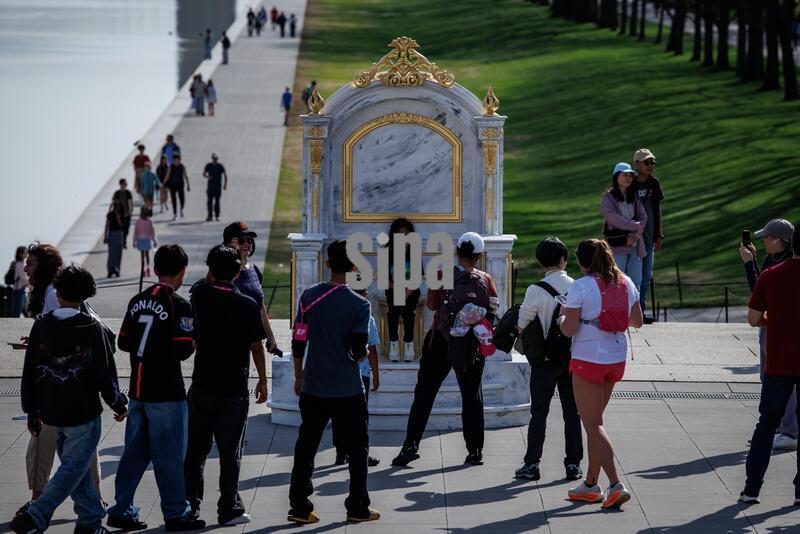 DC: ‘A Throne Fit for a King’ Golden Toilet Art Installation on National Mall