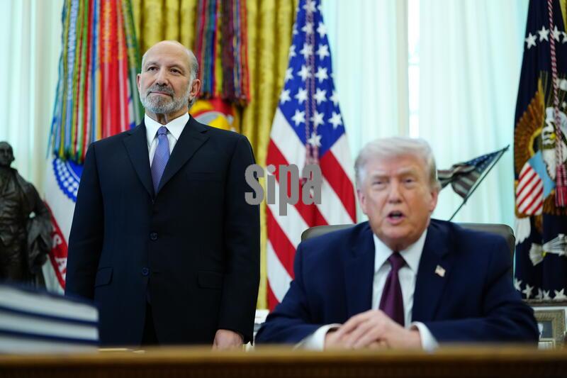 Trump Signs an Executive Order on Election Integrity