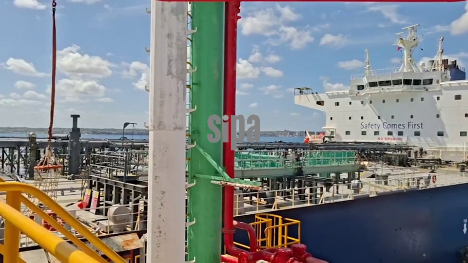 Cuba: Anatoly Kolodkin oil tanker in Cuban port of Matanzas