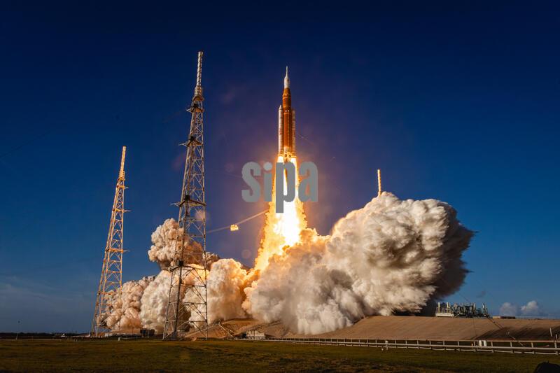 NASAs Artemis II launches on a mission to the moon at Cape Canaveral, FL on April 1, 2026. The crew includes Commander Reid Wiseman (USA), Pilot Victor Glover (USA), Mission Specialist Christina Koch (USA), and Mission Specialist Jeremy Hansen (Canada) (Photo by Alex G Perez/AGPfoto/Sipa USA)