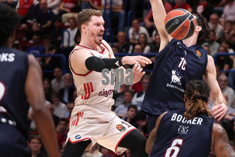 Italy: EA7 Emporio Armani Milan vs Bayern Munich