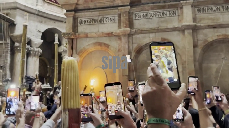 Israel: Holy Fire descends to Church of Holy Sepulchre in Jerusalem
