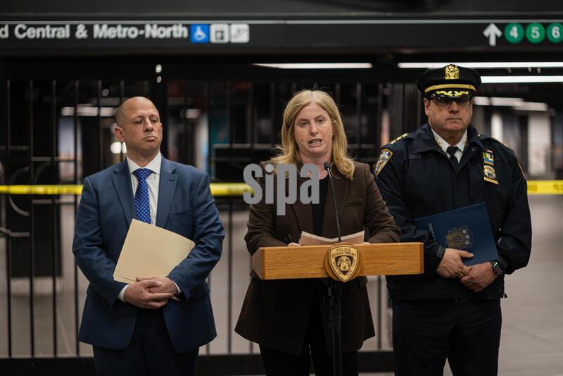 NY: Machete Man Attacks Three In Grand Central. 