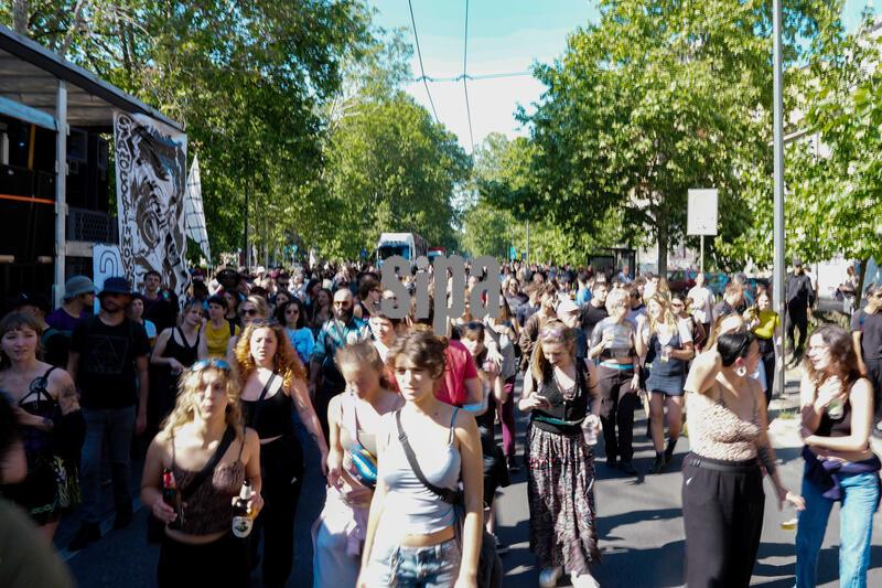 Il corteo per la festa del Primo Maggio a Milano