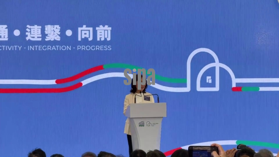 China: First major transport project completed in Hong Kong