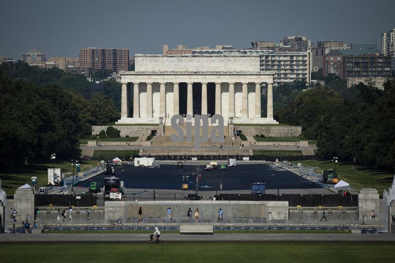 DC: Renovations Continue on the Lincoln Memorial Reflecting Pool
