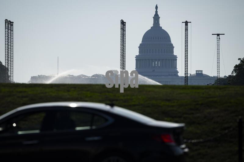 DC: U.S. Capitol Building, White House and National Mall