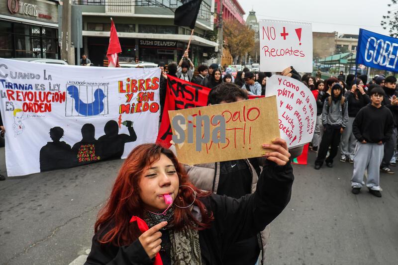 Protest outside the National Congress in Valparaiso, Chile amid debate over mega-reform - 19 May 2026