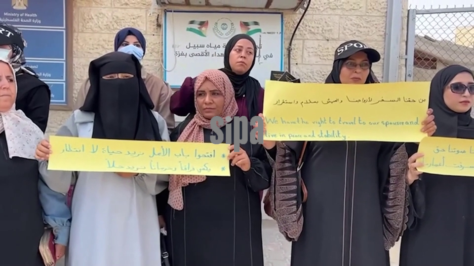 Palestine: Stranded women protest border restrictions in Gaza