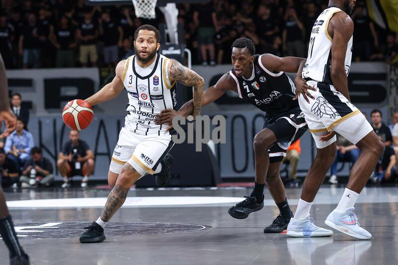 Virtus Olidata Bologna - Dolomiti Energia Trentino Trento - Basket Playoff - Quarti di Finale Gara 5