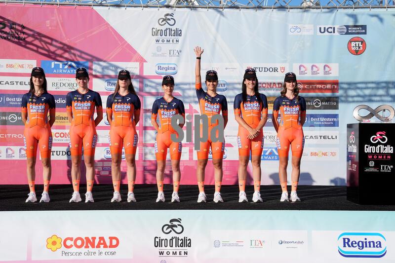 Italia: Team TOP Girls Fassa Bortolo During the Team Presentation Ahead of the Giro D’italia...