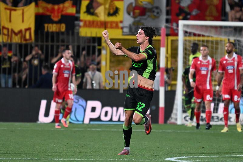 Italia: Ruggero Frosinini Del Catanzaro Esulta Dopo Il Goal 0-2 Durante La Partita Tra Monza E...