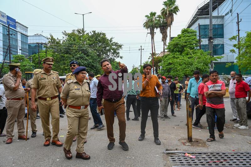 India: Noida Authority Carried Out A Major Anti-Encroachment Drive At Sector 16 Car Market