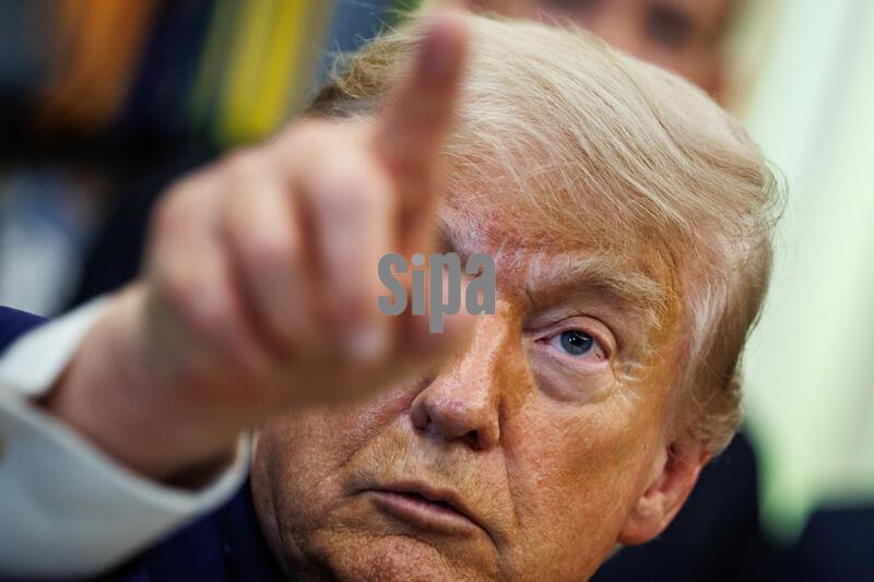 U.S. President Donald Trump calls on a reporter for a question after making an announcement on “Beautiful, Clean Coal” in the Oval Office at the White House on June 4, 2026 in Washington, D.C. Trump is announcing a plan to invest $700 million for coal plants and energy infrastructure using the Defense Production Act. (Photo by Samuel Corum/Sipa USA)