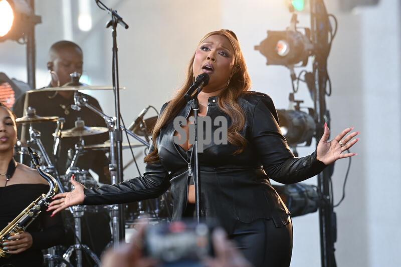 NY: Lizzo Performs on NBC Today Show