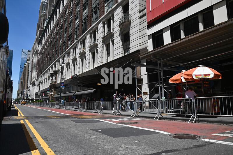 NY: NYPD Close Perimeter Around MSG For Trump Visit To NBA Finals Game